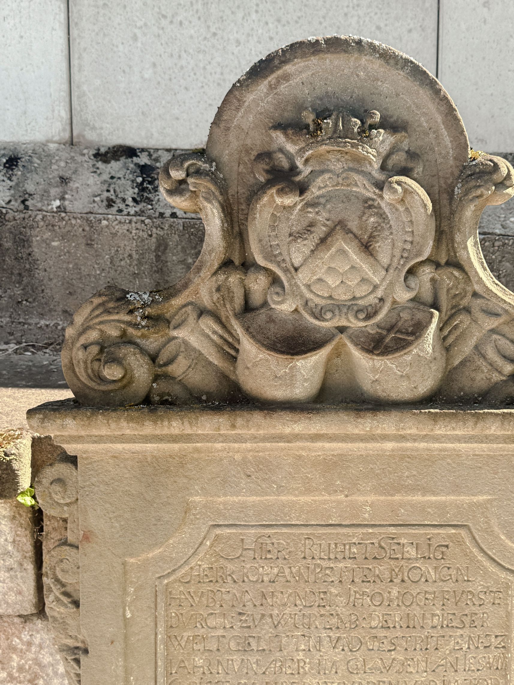 Epitaph aus Sandstein auf dem alten Friedhof Waldenbuch