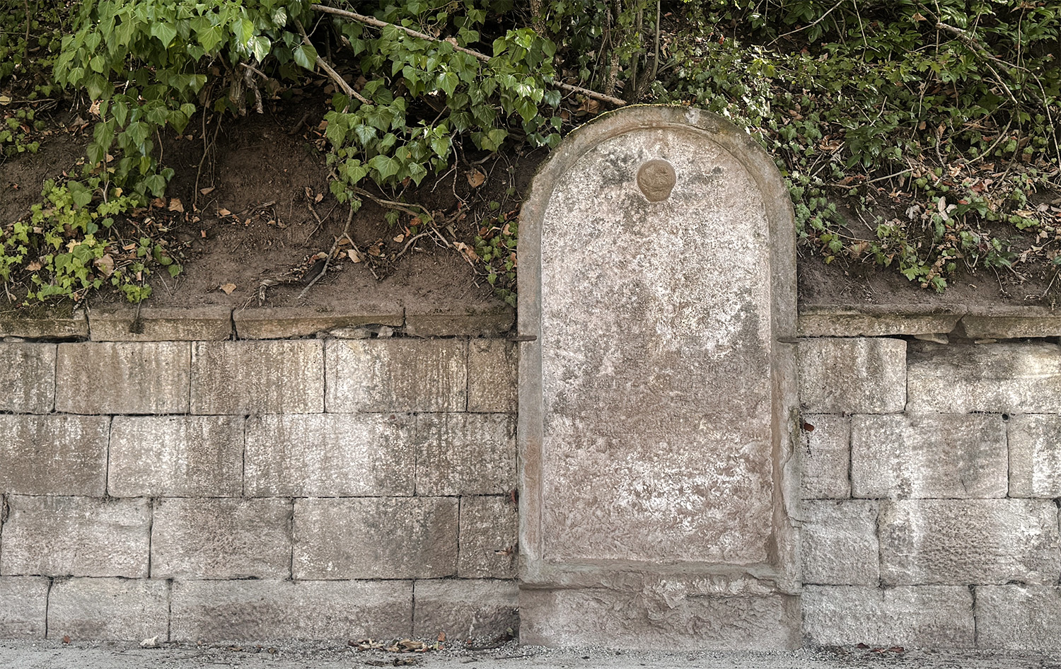 Historisches Grabmal auf dem alten Friedhof in Waldenbuch